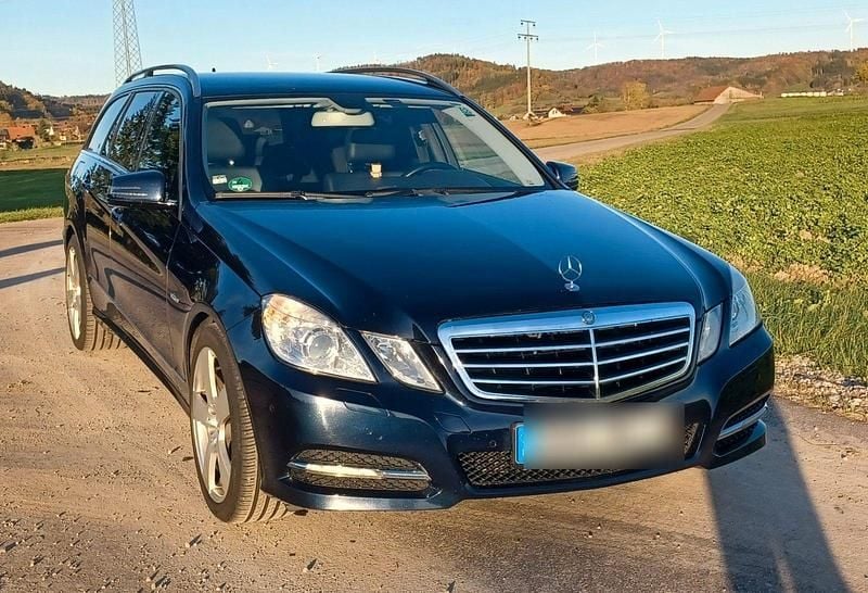 Blau Gebraucht 2012 Mercedes E350 Avantgarde Kombi | 7.000 € (Fairer Preis) - Bild 1/4