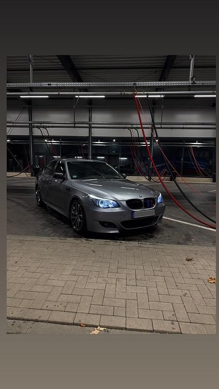 Gebraucht BMW 525 230 PS (169 kW) 2005 Grau Limousine