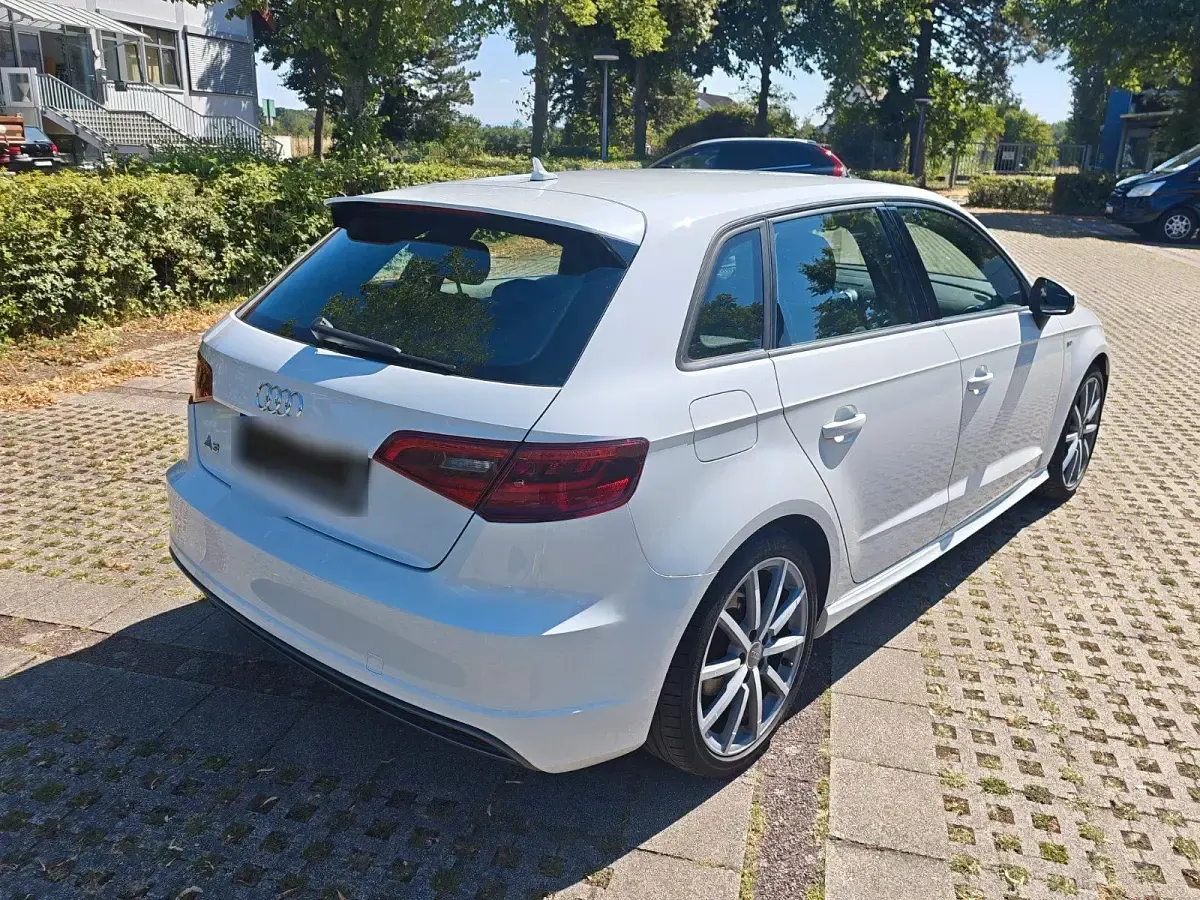 Gebraucht Audi A3 Sportback S-Line 125 PS (91 kW) 2015 Weiß Kleinwagen