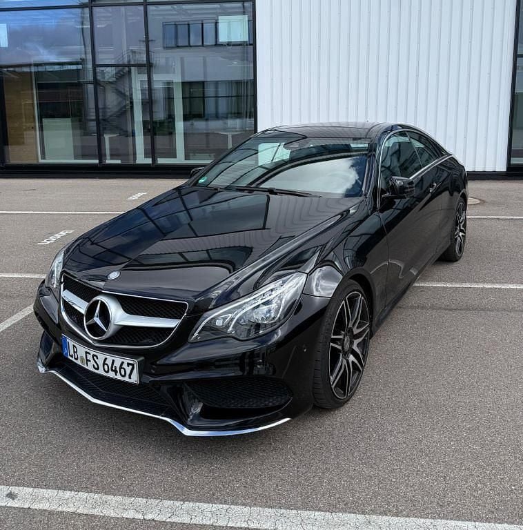 Schwarz Gebraucht 2014 Mercedes E200 Coupé | 18.700 € (Fairer Preis) - Bild 1/4
