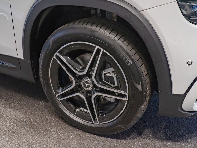 Gebraucht Mercedes GLB200 AMG 163 PS (119 kW) 2024 Unilack polarweiss SUV