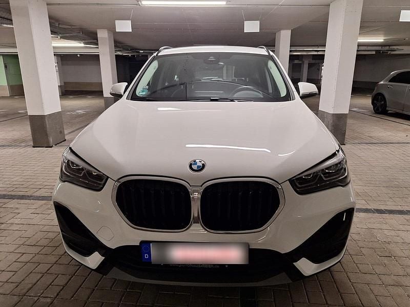 Weiß Gebraucht 2021 BMW X1 Performance SUV | 24.300 € (Superpreis) - Bild 1/4