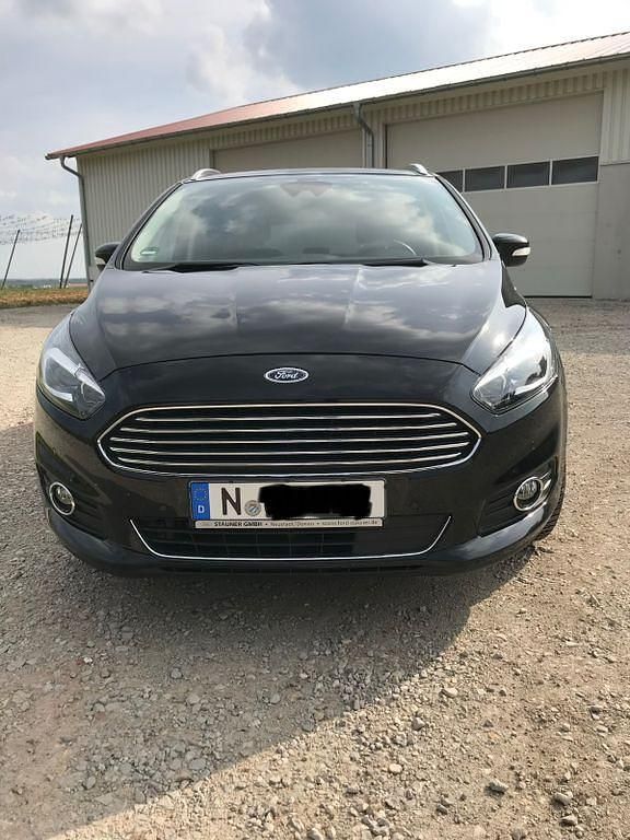Gebraucht Ford S-MAX Titanium 160 PS (117 kW) 2019 Schwarz Van / Kleinbus