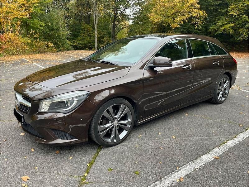 Braun Gebraucht 2016 Mercedes CLA180 Shooting Brake Urban Kombi | 16.300 € (Fairer Preis) - Bild 1/4