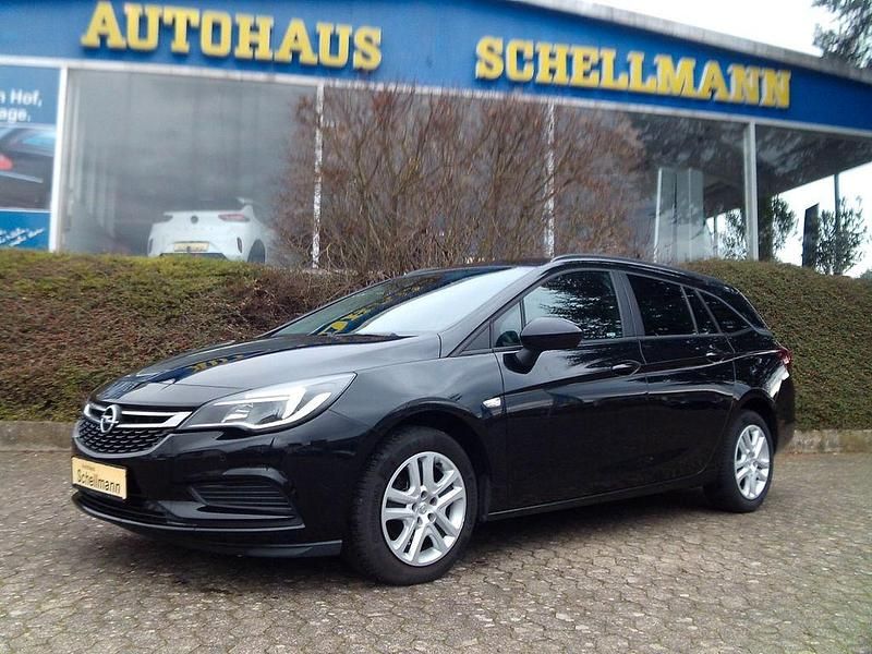 Schwarz Gebraucht 2017 Opel Astra Kombi | 10.970 € (Etwas zu teuer) - Bild 1/4