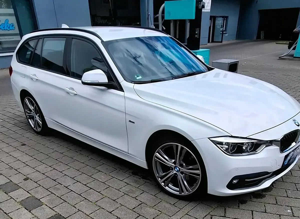 Gebraucht BMW 330 252 PS (185 kW) 2018 Weiß Kombi