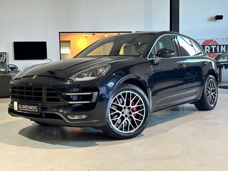 Tiefschwarzmetallic Gebraucht 2015 Porsche Macan Turbo Sport SUV | 35.980 € (Etwas zu teuer) - Bild 1/4