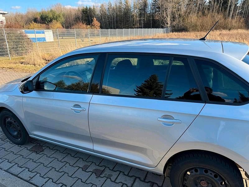 Gebraucht Skoda Rapid 110 PS (80 kW) 2018 Silber Kleinwagen