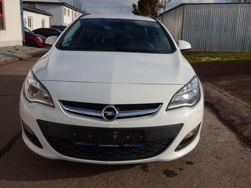 Gebraucht Opel Astra Energy 140 PS (102 kW) 2014 Weiß Limousine