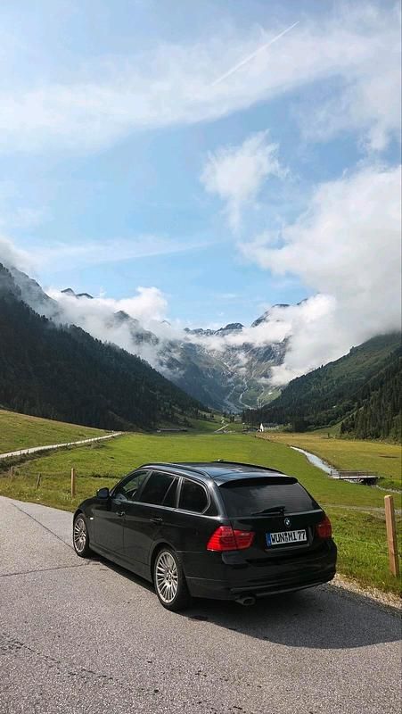 Schwarz Gebraucht 2011 BMW 320 Kombi | 5.200 € (Fairer Preis) - Bild 1/4