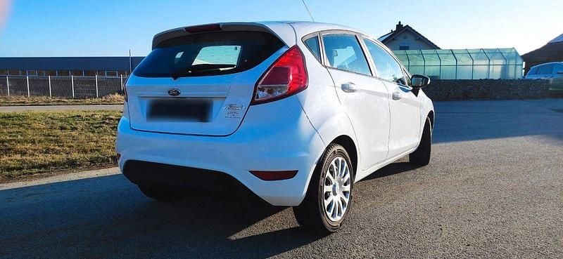 Gebraucht Ford Fiesta Trend 80 PS (58 kW) 2015 Weiß Kleinwagen