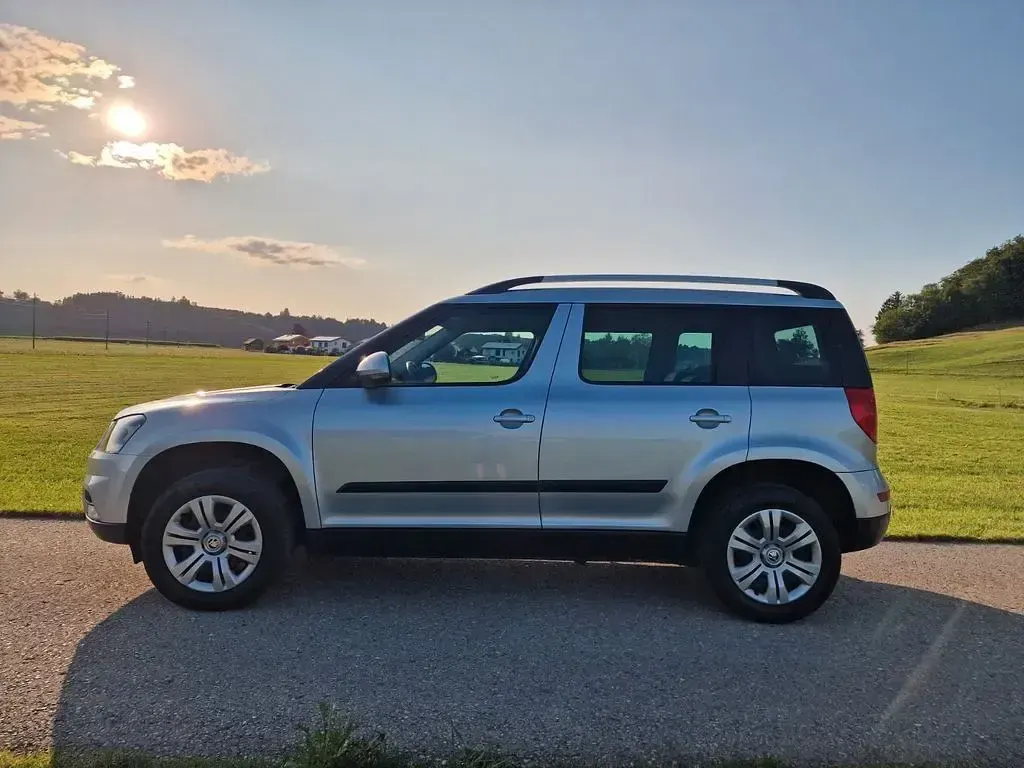 Gebraucht Skoda Yeti Active 110 PS (80 kW) 2014 Silber SUV
