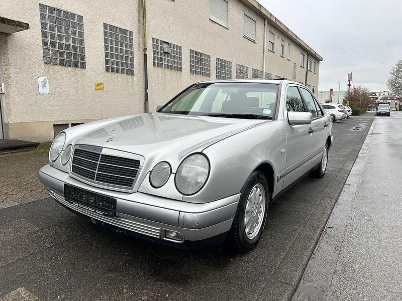 Gebraucht Mercedes E200 136 PS (100 kW) 1997 Grau Limousine