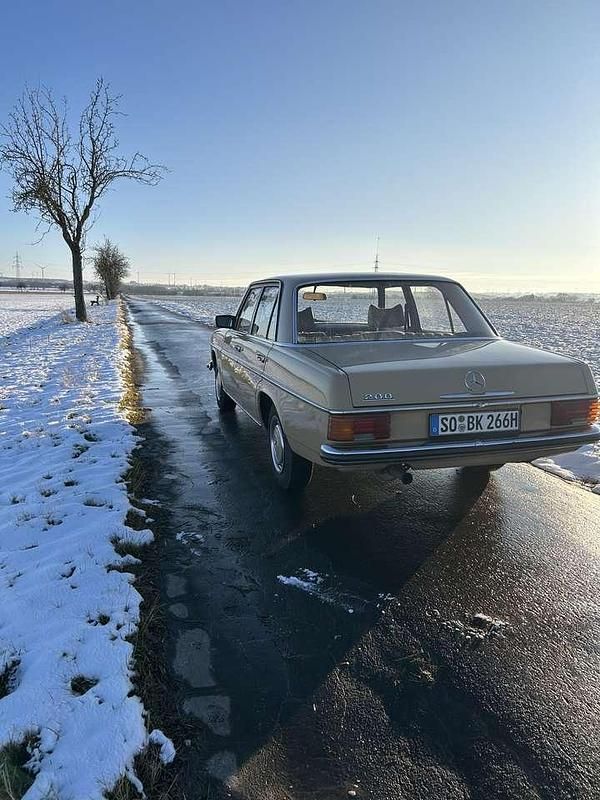 Gebraucht Mercedes W114 95 PS (69 kW) 1974 Beige Limousine