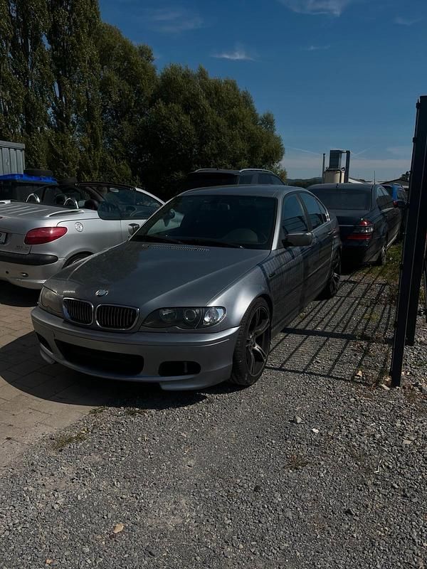 Grau Gebraucht 2003 BMW 320 Limousine | 2.000 € (Fairer Preis) - Bild 1/4
