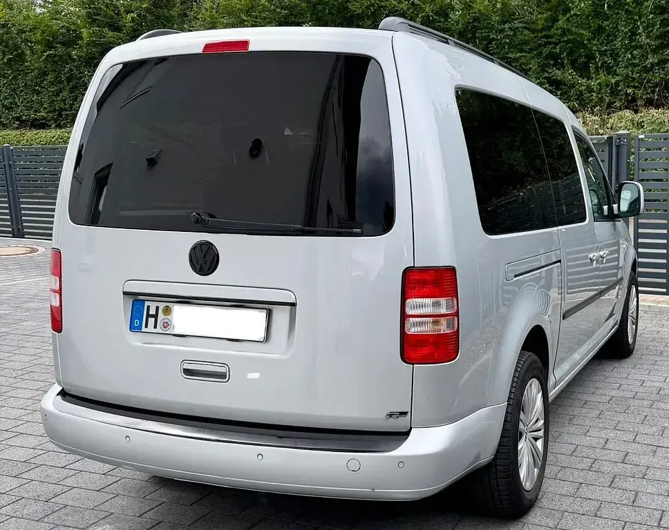 Gebraucht VW Caddy Maxi 102 PS (75 kW) 2012 Silber Van / Kleinbus