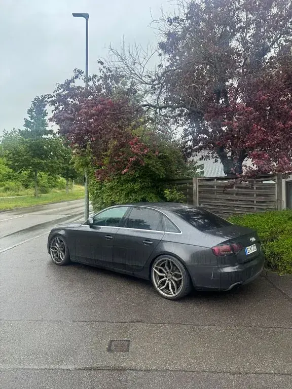 Gebraucht Audi A4 Attraction 160 PS (117 kW) 2009 Grau Limousine