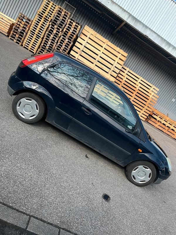 Gebraucht Ford Fiesta 60 PS (44 kW) 2004 Blau Kleinwagen
