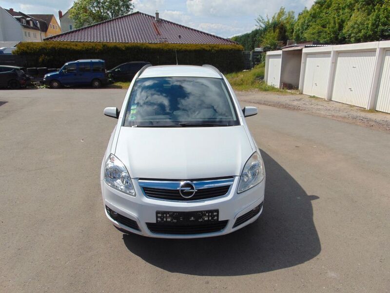 Weiß Gebraucht 2007 Opel Zafira Edition Van / Kleinbus | 1.999 € (Superpreis) - Bild 1/4