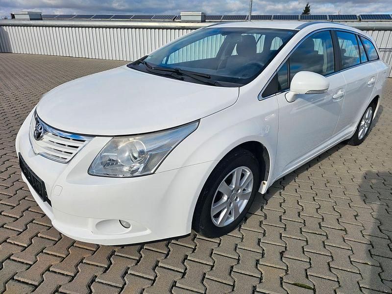 Weiß Gebraucht 2009 Toyota Avensis Sol Kombi | 3.990 € (Fairer Preis) - Bild 1/4