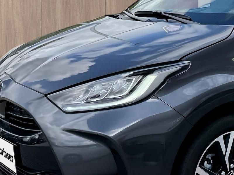 Neu Toyota Yaris Hybrid 117 PS (86 kW) 2025 Marlingrau Limousine