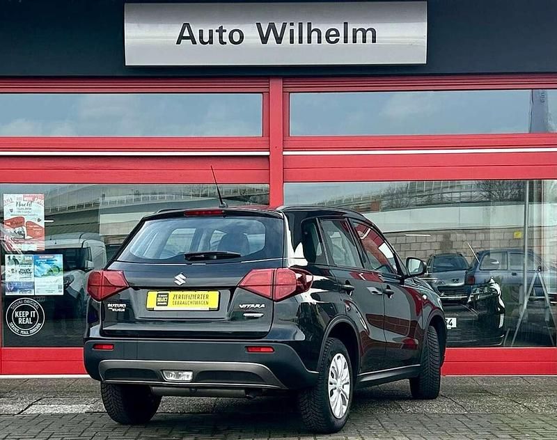Gebraucht Suzuki Vitara Club 129 PS (94 kW) 2021 Schwarz SUV