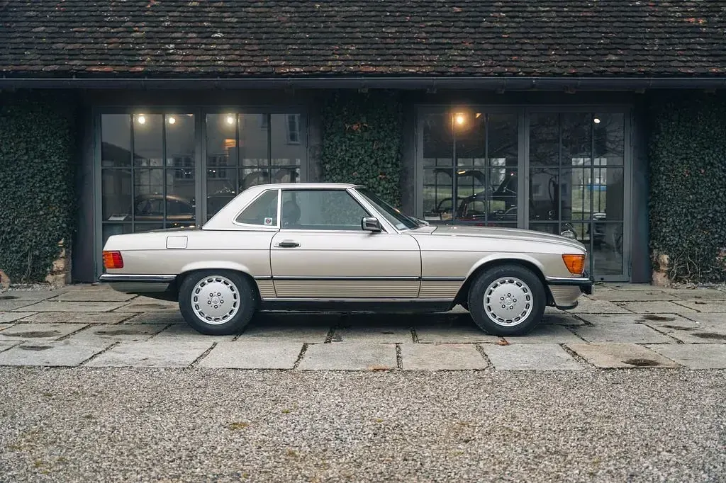Gebraucht Mercedes 560 231 PS (169 kW) 1989 Silber Cabrio