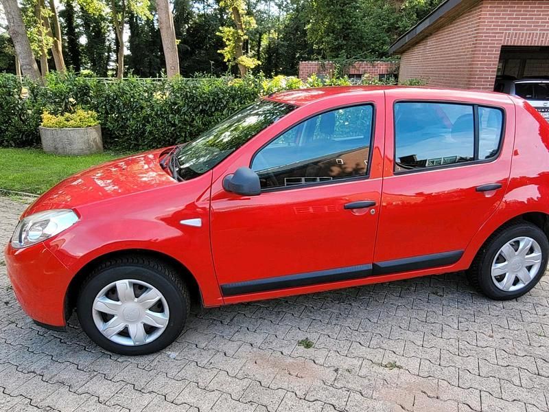 Rot Gebraucht 2009 Dacia Sandero Kleinwagen | 3.700 € - Bild 1/4