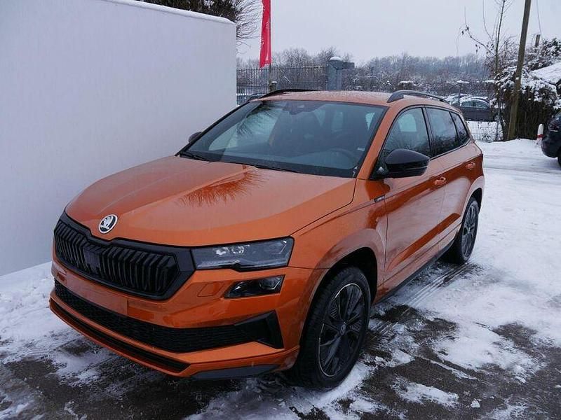 Neu Skoda Karoq SportLine 190 PS (139 kW) 2026 Phoenix orange metallic SUV