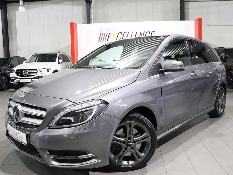 Gebraucht Mercedes B220 184 PS (135 kW) 2014 Mountaingrau Van / Kleinbus