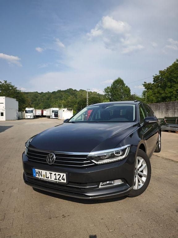 Grau Gebraucht 2018 VW Passat Comfortline Kombi | 9.800 € (Superpreis) - Bild 1/4