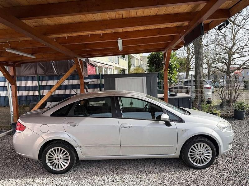 Gebraucht Fiat Linea Dynamic 77 PS (56 kW) 2008 Silber metallic Limousine