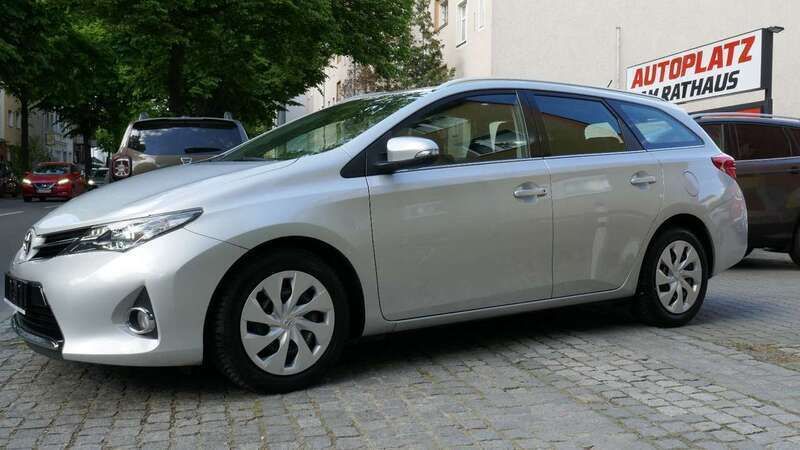 Silver metallic Gebraucht 2014 Toyota Auris Comfort Kombi | 10.799 € (Fairer Preis) - Bild 1/4