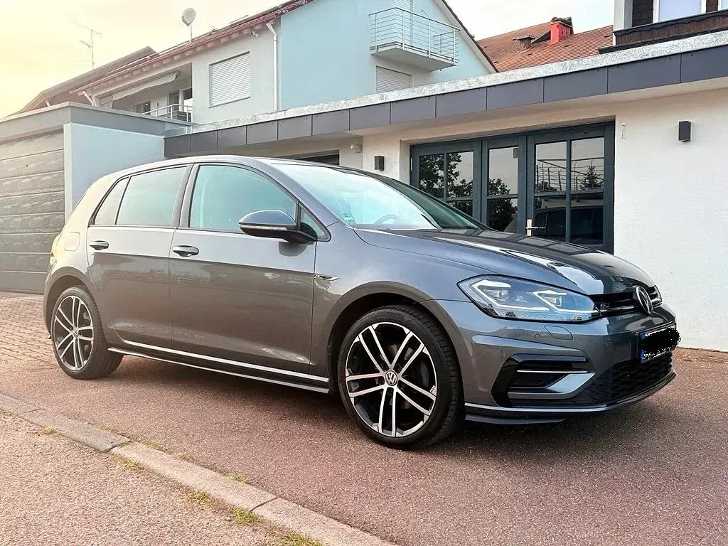 Gebraucht VW Golf VII Highline 150 PS (110 kW) 2018 Grau Limousine