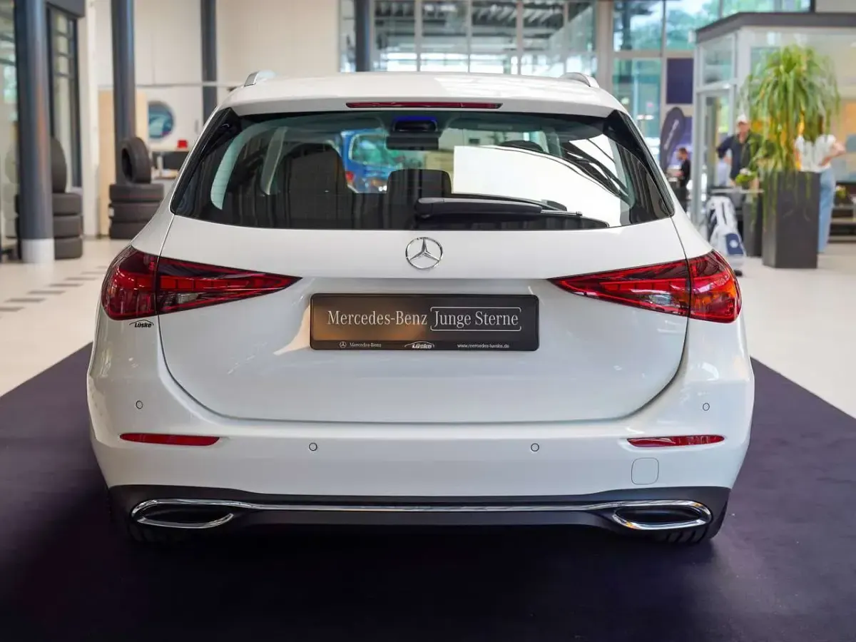 Gebraucht Mercedes C220 197 PS (144 kW) 2025 Polarweiß Kombi
