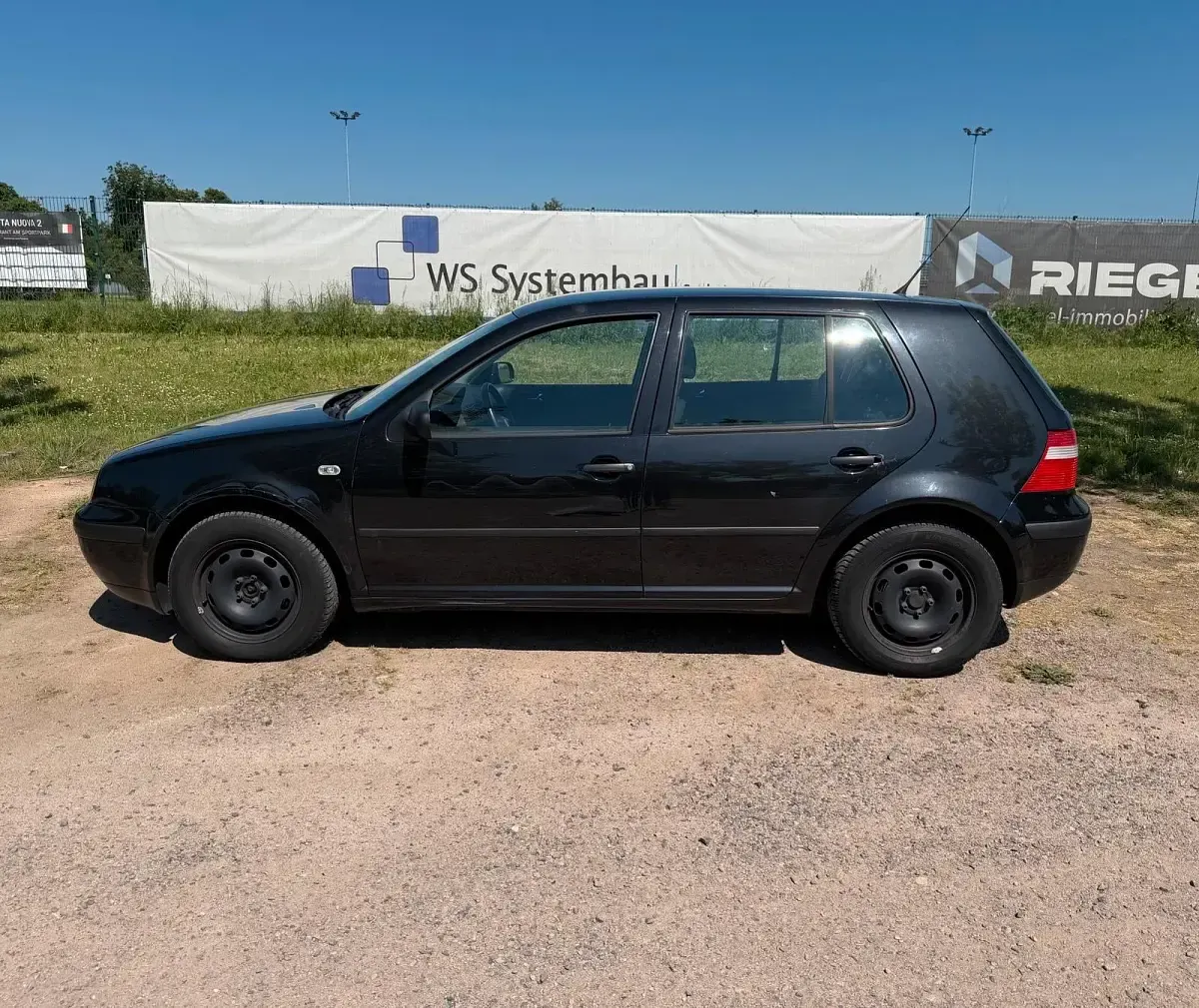 Gebraucht VW Golf IV 75 PS (55 kW) 2003 Schwarz Kleinwagen