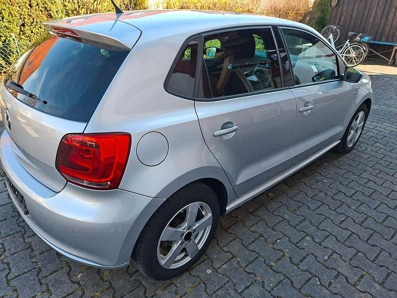 Usado VW Polo Match 90 HP (66 kW) 2013 Prateado Citadino