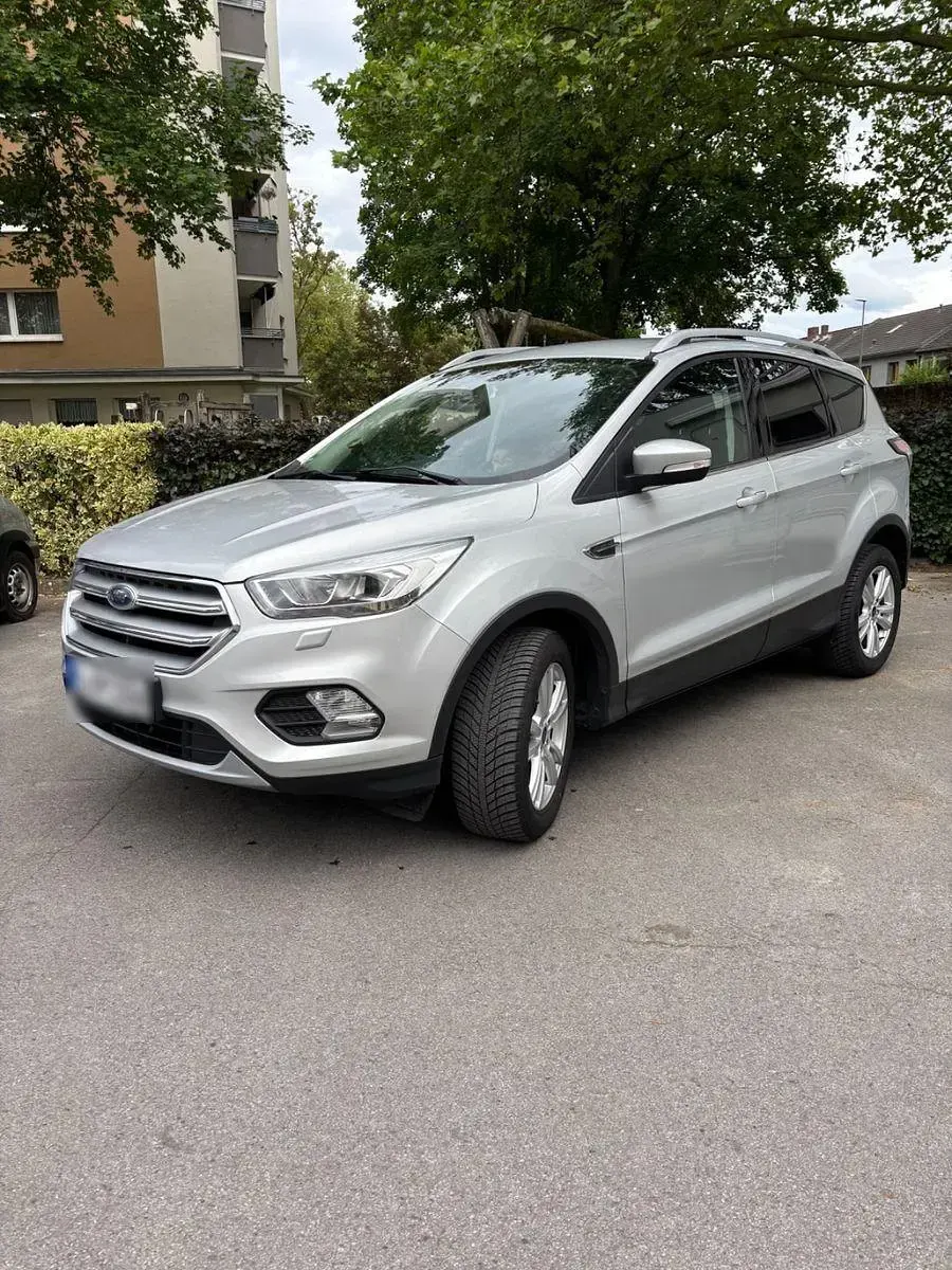 Gebraucht Ford Kuga Titanium 150 PS (110 kW) 2019 Silber SUV