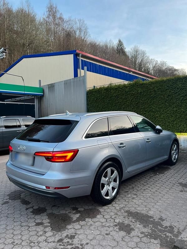 Gebraucht Audi A4 Ambiente 190 PS (139 kW) 2016 Silber Kombi