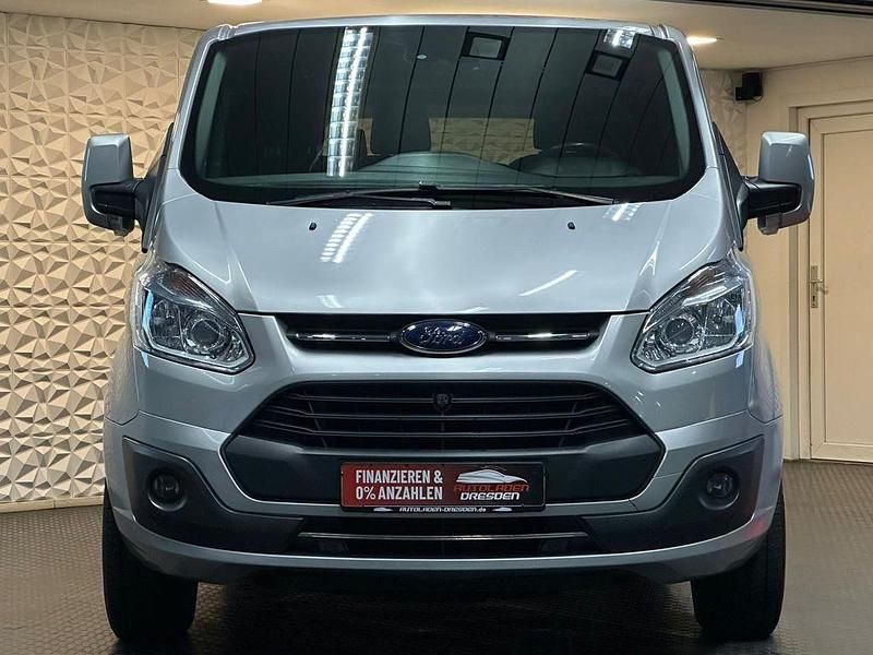 Gebraucht Ford Tourneo Titanium 170 PS (125 kW) 2018 Silber Van / Kleinbus