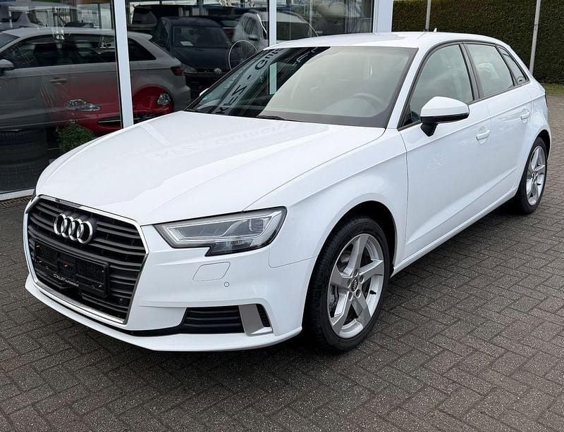 Weiß Gebraucht 2017 Audi A3 Sport Limousine | 12.970 € (Guter Preis) - Bild 1/4