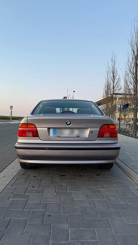 Gebraucht BMW 523 170 PS (125 kW) 1998 Silber Limousine
