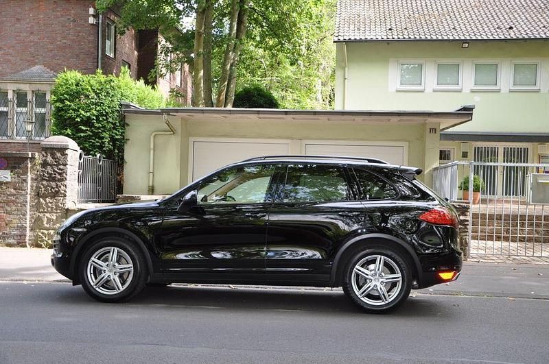 Gebraucht Porsche Cayenne 300 PS (220 kW) 2011 Schwarz SUV