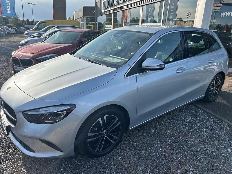 Gebraucht Mercedes B200 Advanced 150 PS (110 kW) 2023 Silber Van / Kleinbus