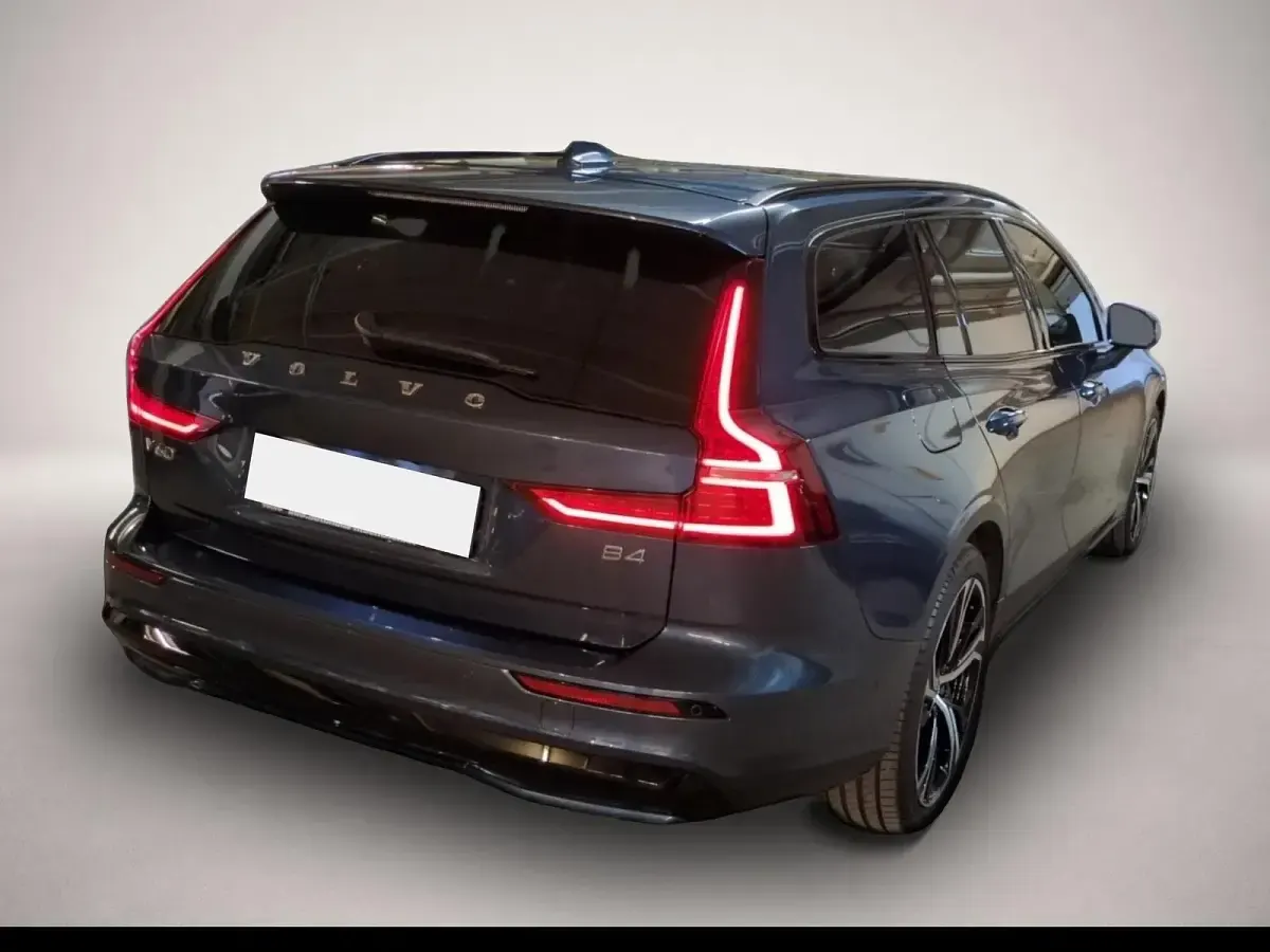 Gebraucht Volvo V60 Ultimate 197 PS (144 kW) 2024 Manufacturer Kombi