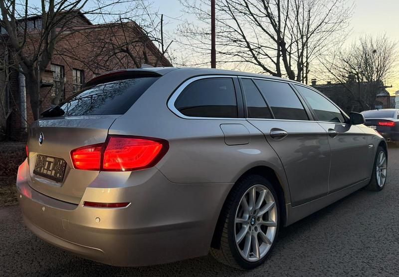 Gebraucht BMW 530 245 PS (180 kW) 2010 Grau Kombi
