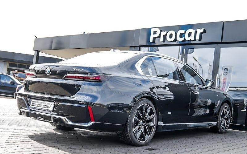 Gebraucht BMW 740 Executive 299 PS (219 kW) 2025 Schwarz Limousine