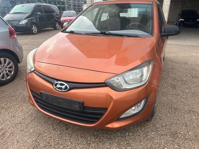 Orange Gebraucht 2014 Hyundai i20 Trend Kleinwagen | 2.650 € (Superpreis) - Bild 1/4