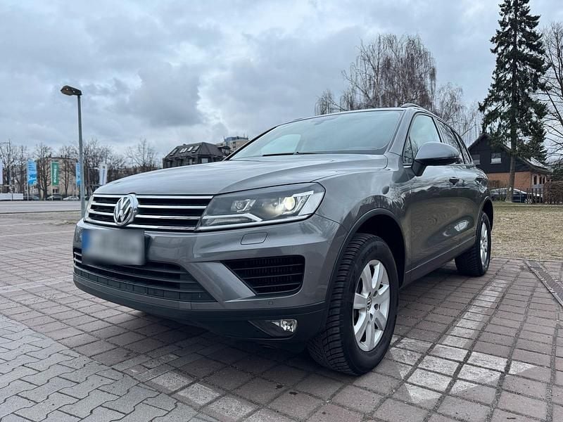 Gebraucht VW Touareg 262 PS (192 kW) 2014 Grau SUV