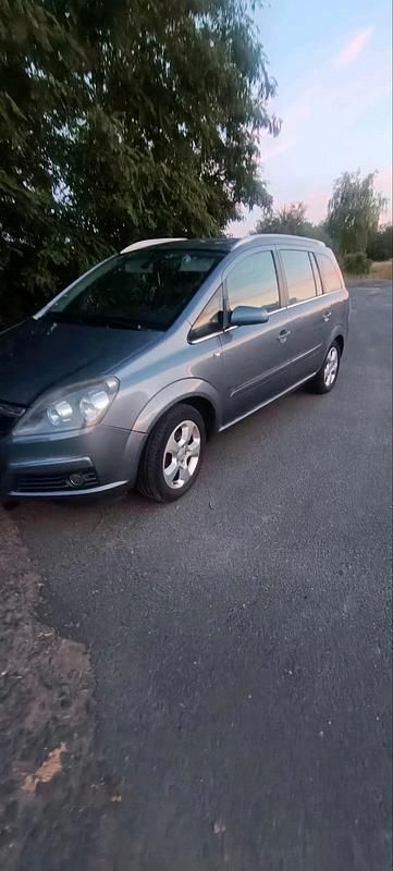 Grau Gebraucht 2005 Opel Zafira Van / Kleinbus | 3.500 € (Etwas zu teuer) - Bild 1/4
